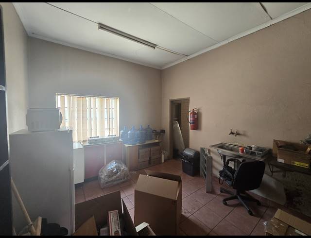 450M² WAREHOUSE TO LET IN DUNSWART
